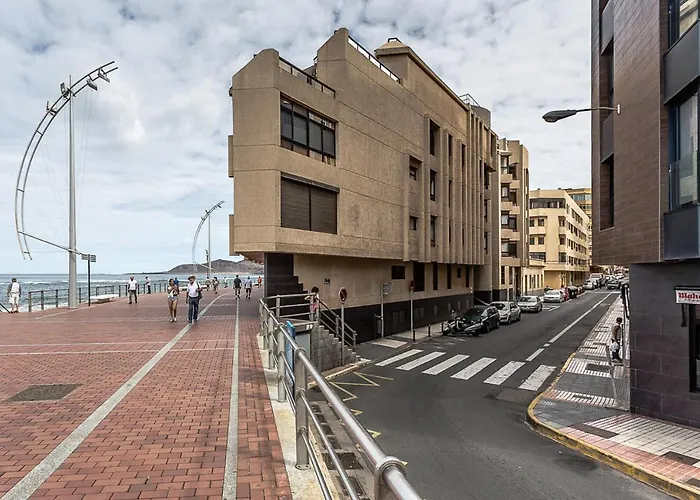 Flatguest Cicer - 3Bdr + Balcony + Beach